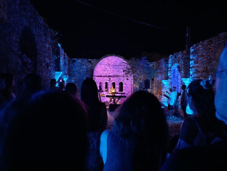 Μουσική παράσταση σε ημιτελή εκκλησία του Αγίου Κηρύκου